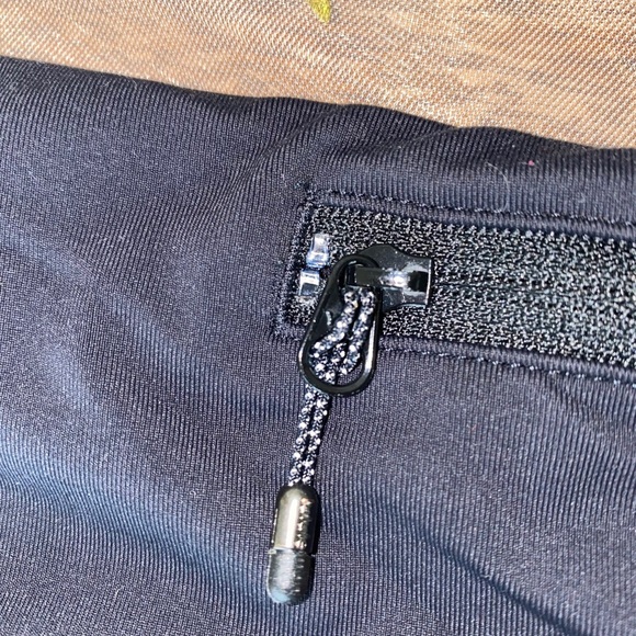 Lululemon Speed up shorts - Picture 4 of 5